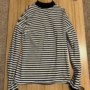 Black/ White Striped Long-sleeved Turtleneck shirt